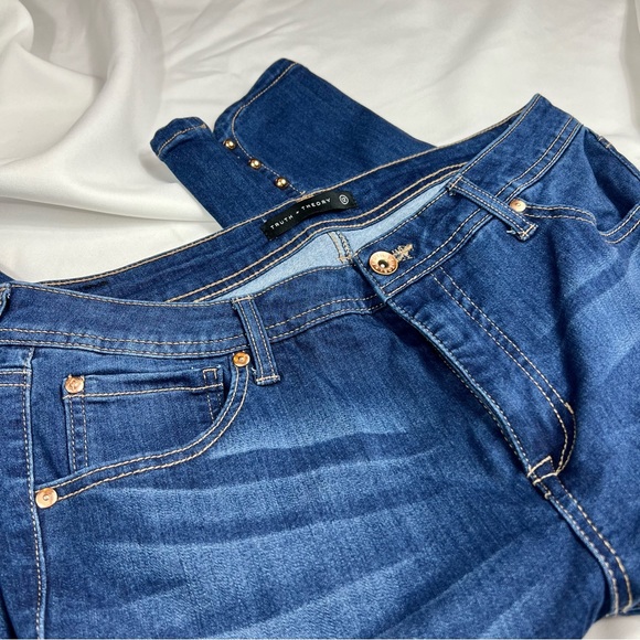 TRUTH + THEORY Cropped Whiskered Medium Dark Rivet Hem Jeans Size 12 - Picture 4 of 10